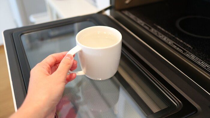 【しつこい茶渋汚れに】時短家事のプロがおすすめする、一石二鳥の掃除テク！