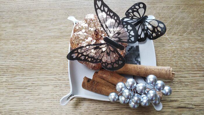 【玄関に香りづけ】アロマストーン代わりの100均珪藻土トレーを使ってハロウィンの飾りつけ