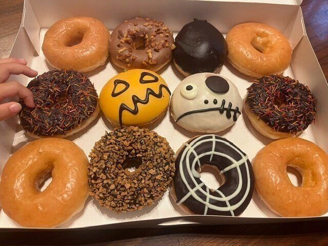 【クリスピークリームドーナツ】ハロウインのダークで可愛いモンスタードーナツ。
