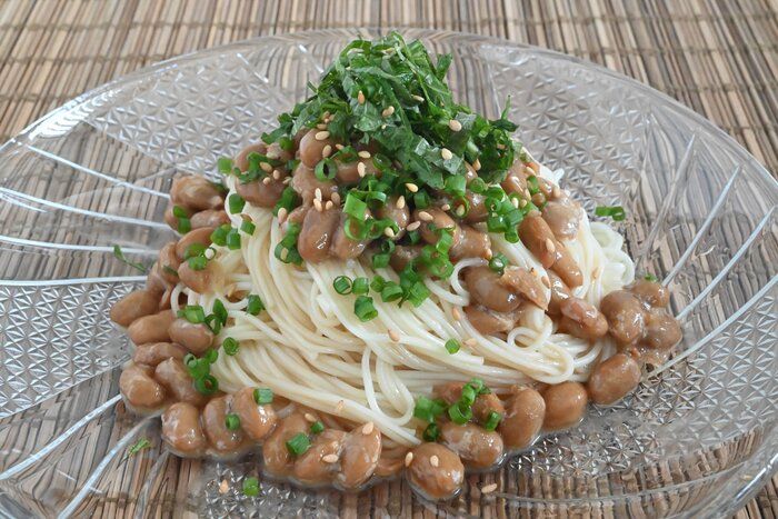 パパっと5分で作れる！夏バテ防止にも！超簡単！薬味たっぷり「納豆そうめん」レシピ