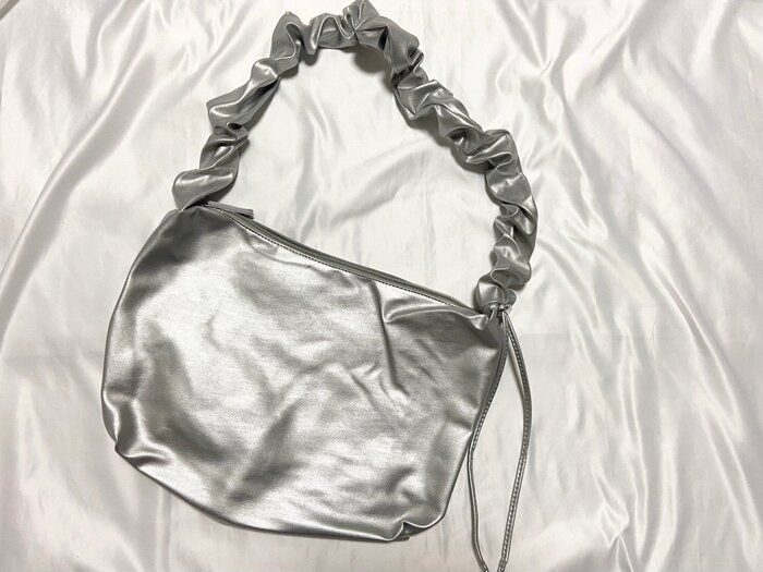 【3COINS】1,320円→880円だと？！売り切れ必至のトレンドバッグは買って損なし！