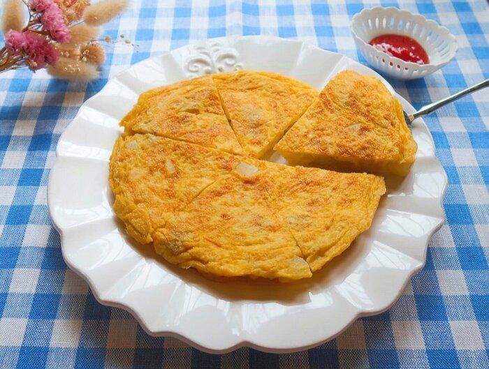 旬の旨味を味わって！【新玉ねぎと新じゃがのスペイン風オムレツ】のつくり方