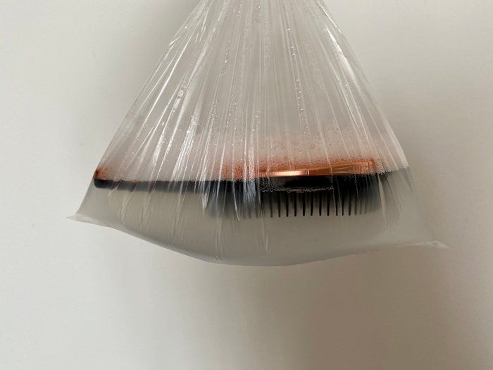 【簡単こそうじ】ヘアブラシの皮脂汚れは◯◯漬けで洗うだけ！？