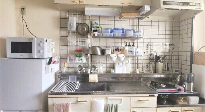 【我が家のキッチン】片づけのプロが「隠さない収納」で綺麗を保つコツ