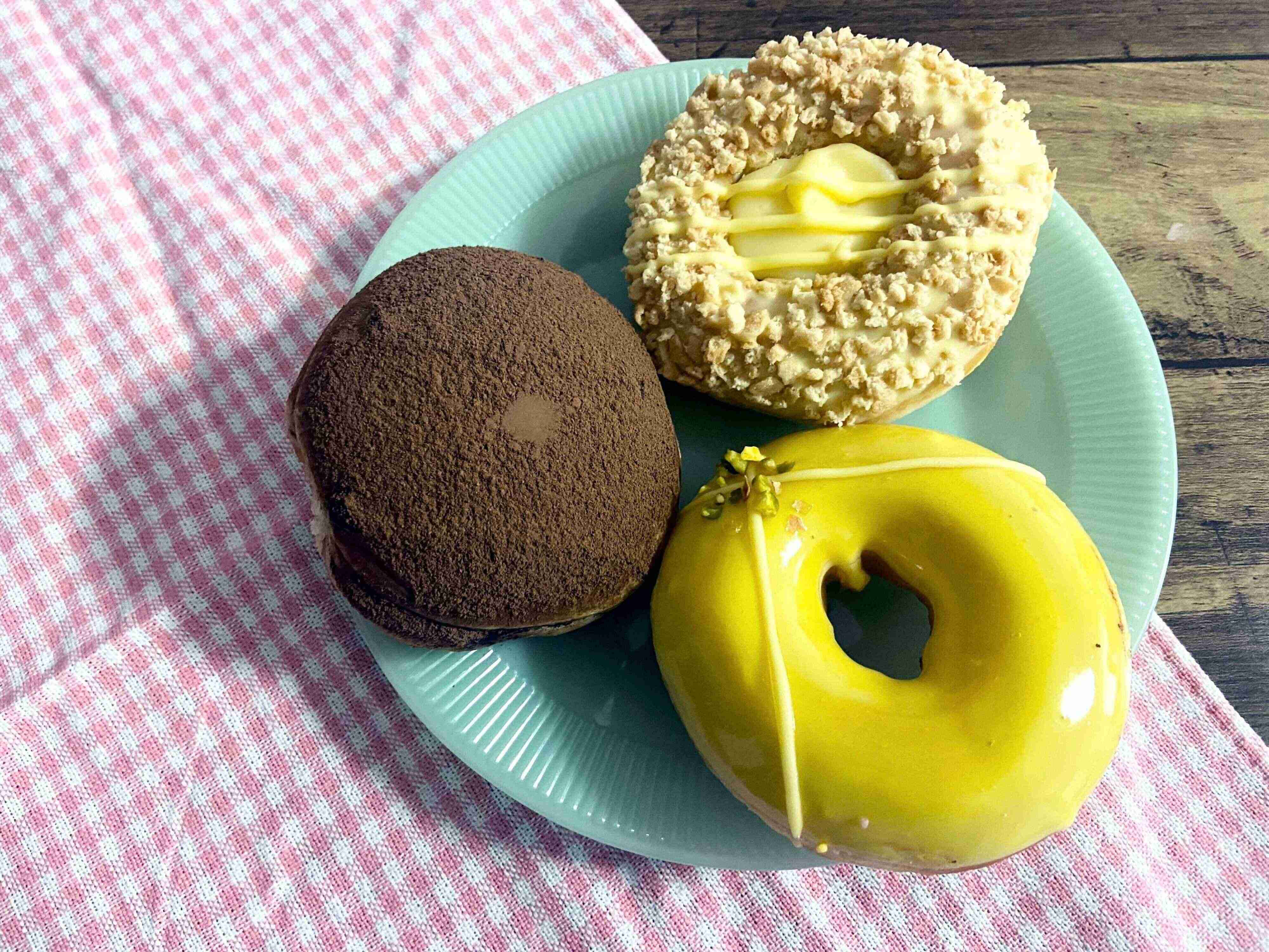 チーズ好きさん注目！クリスピークリームドーナツの期間限定ドーナツはチーズフル！