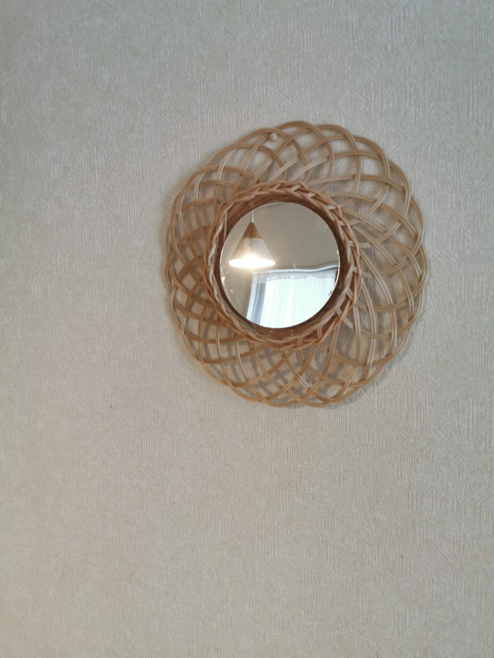 【ダイソー】北欧風ラタンミラーを300円でDIY！