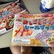 【ダイソー】飛行機や新幹線の中でも大活躍!ダイソーの知育本がリアルで面白い!