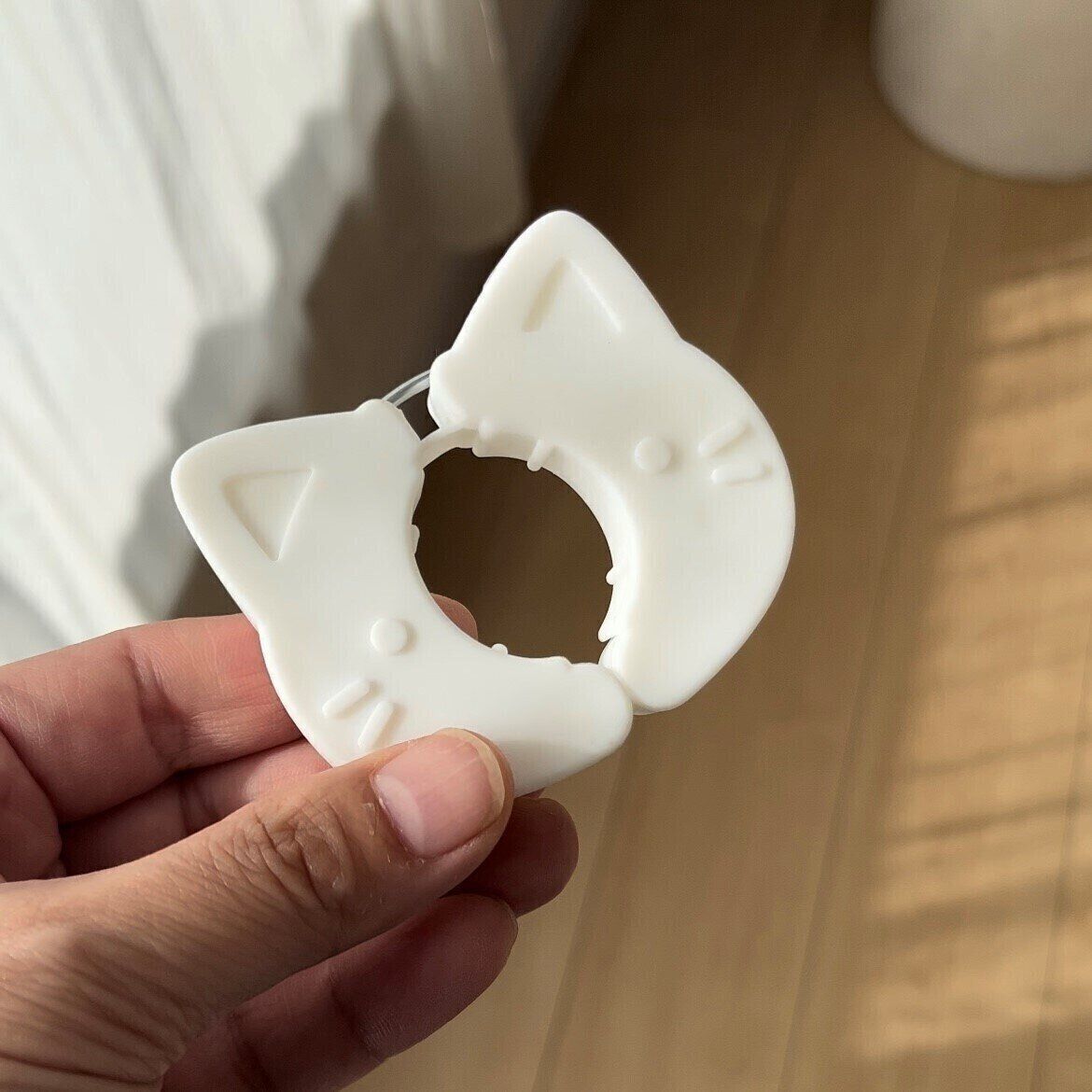 【seria】かわいい猫がポイント！挟むだけでしっかり固定してくれる便利アイテム！！