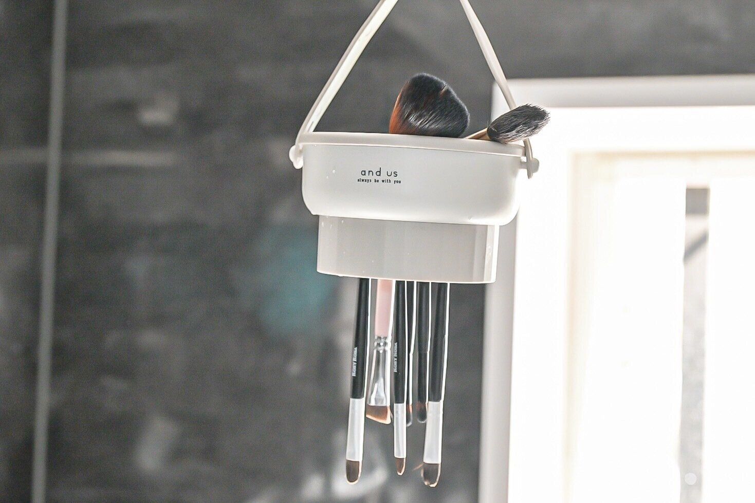 【3COINS】雑菌だらけになってない？メイクブラシを洗うハードルがぐぐっと下がる！元百貨店の店員が激推しする便利商品