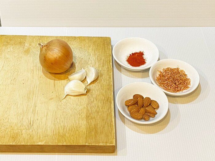 辛さも味もカロリーも調節可能!手作り「食べるラー油」レシピ