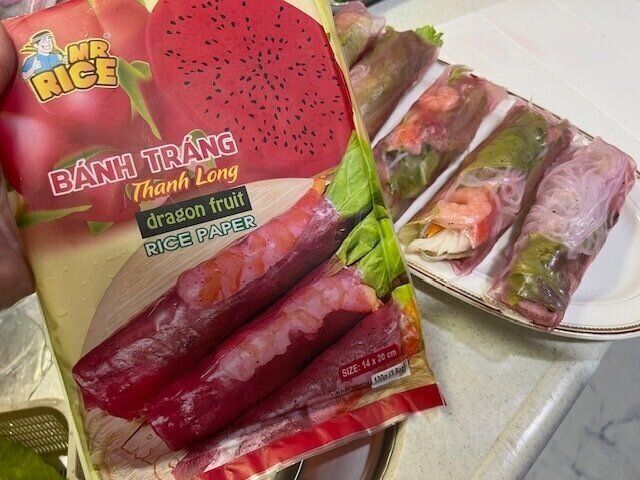 【カルディ】これはびっくり！巻くだけで華やか！ピンクのライスペーパーが映え！