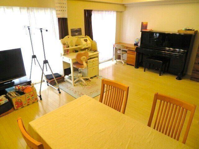 部屋数不足でリビングと子ども部屋が一体化！ズボラでもすっきりさせるには