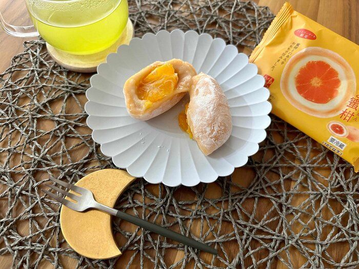  【ファミマ限定】みかんまるごと1個！ジューシーな大福餅はいかが？