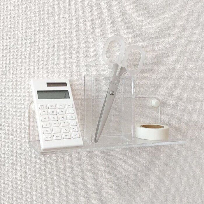 【セリア】壁に付けられるアクリル棚は家中で活躍する！透明で圧迫感がないからつかいやすい