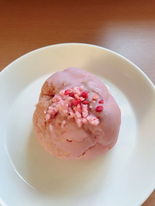 【ローソン】クリームたっぷり！　栃木とちおとめ苺の生カスタードシュークリーム