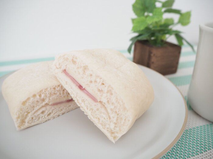 【ミニストップ】毎朝食べたい！ハムとチーズのパン（カマンベール風味）は価格以上のクオリティとボリューム感！