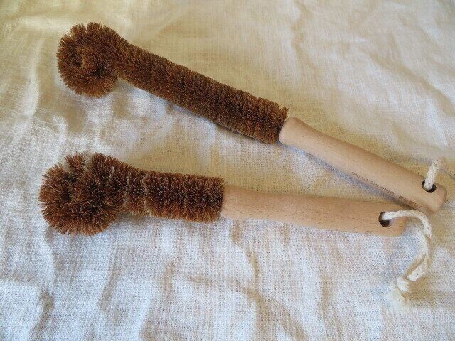 孫の手より猫の手！手になじむボトルブラシが排水溝掃除に大活躍