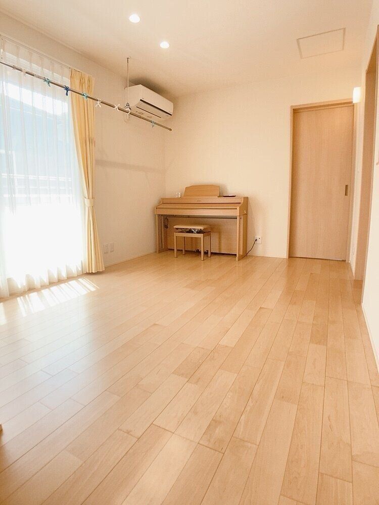 【自己紹介】「いつ死んでもいい片づけ」を実践しているこんまり®流片づけコンサルタントの小林麻理です！