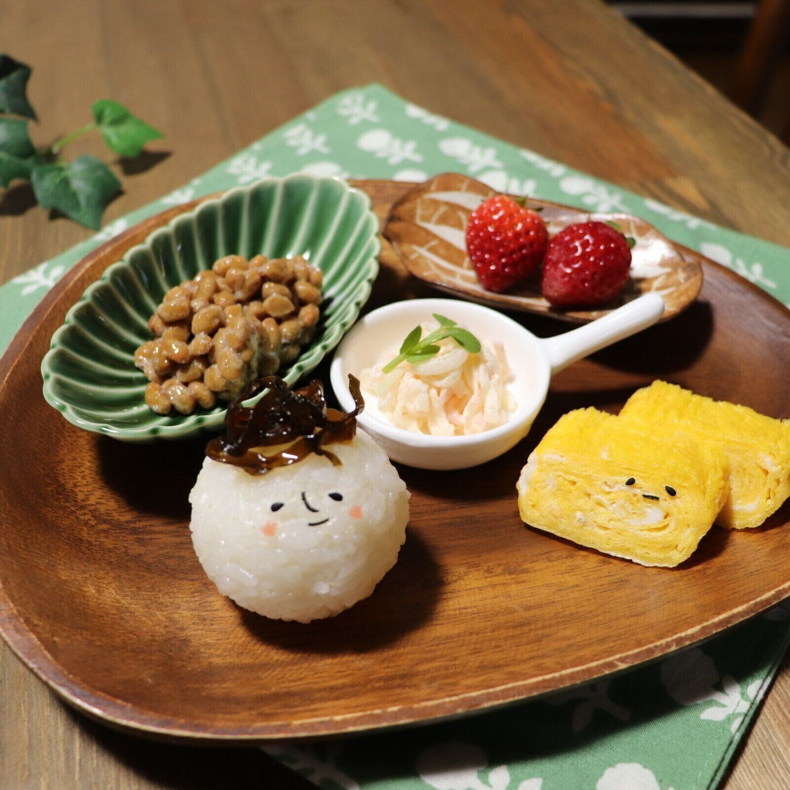 【自己紹介】小食のこども達に作る朝ご飯がエスカレートしてシュールなおにぎりを作るようになったキナリです。