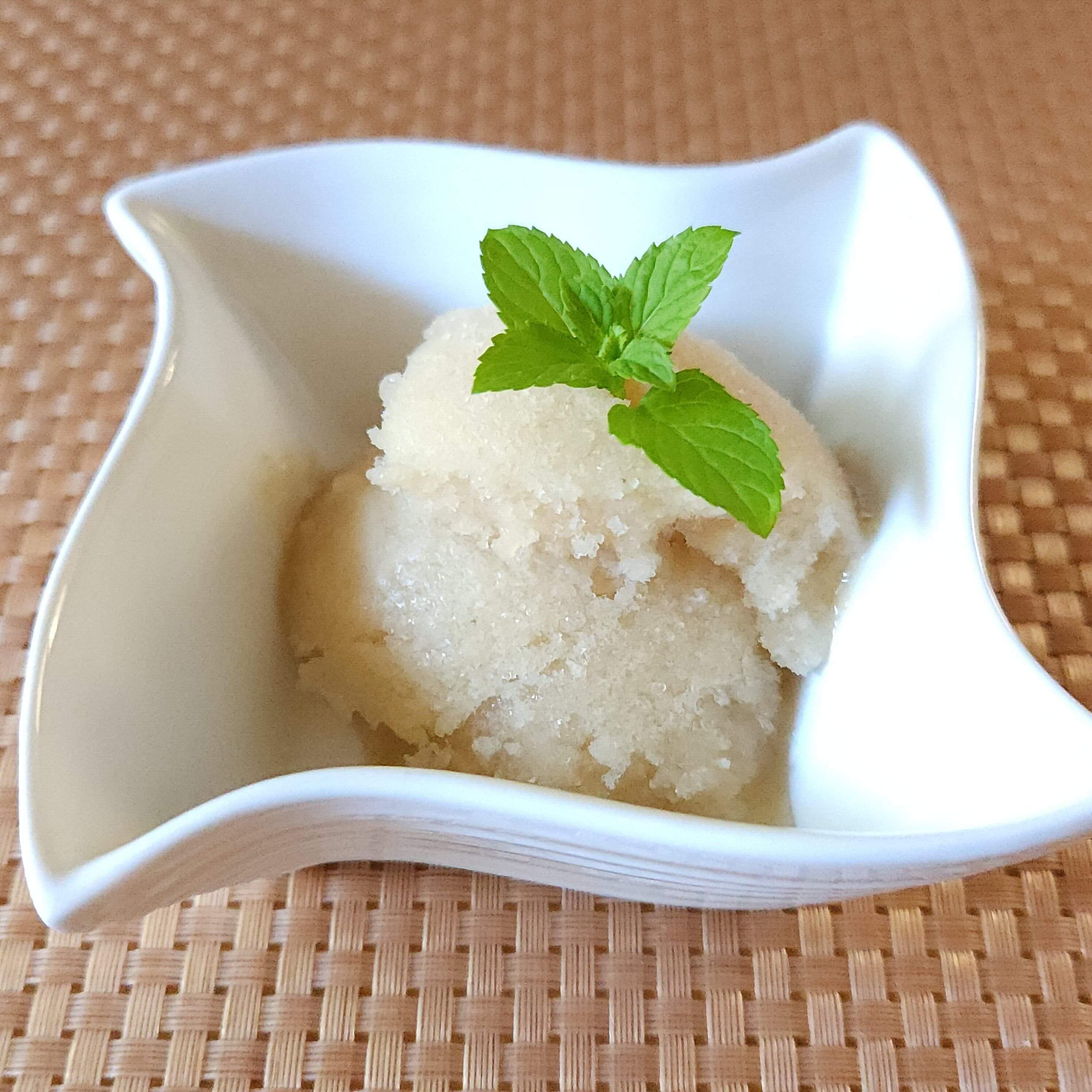 【ハーブのある暮らし】スッキリ爽やか！桃とミントのシャーベット