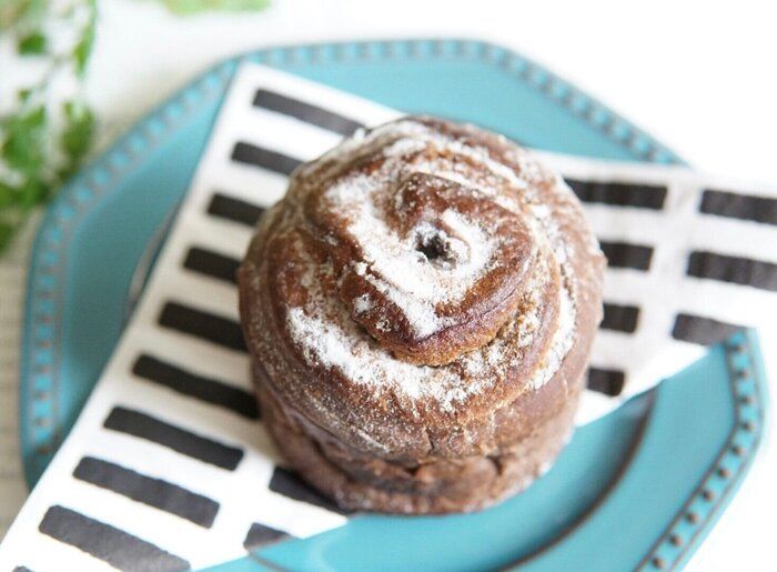 【ローソン】中から、たっぷり濃厚な生チョコペースト出現で多幸感「GODIVA　ショコラクロワッサンマフィン」