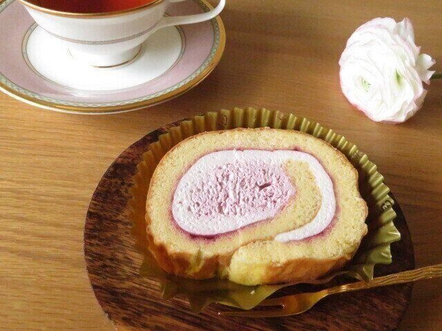 【セブン】北海道からこんにちは！ふわふわ甘酸っぱいハスカップロールケーキ