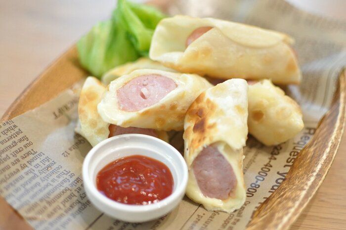 材料3つ【餃子の皮チーズドック】巻いて焼くだけ！おやつやお弁当にも大活躍レシピ
