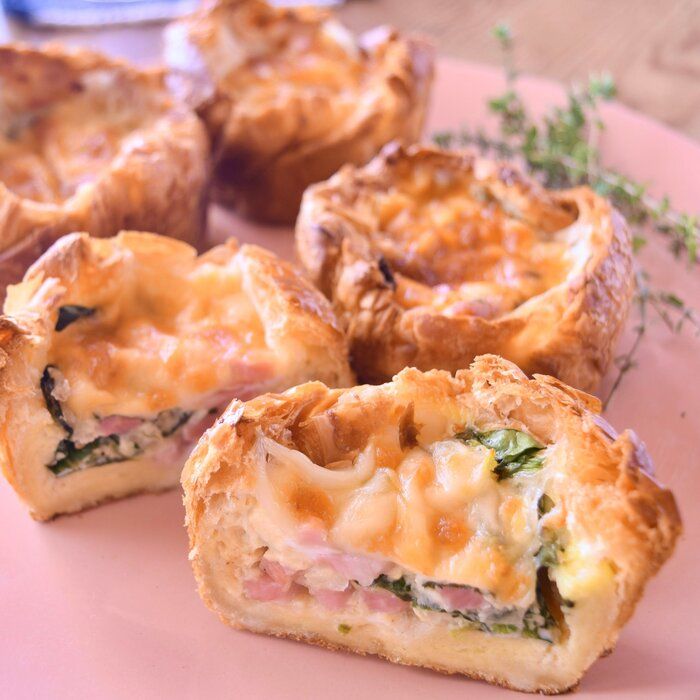 冷凍パイシートも餃子の皮も卒業！クロワッサンで簡単キッシュ