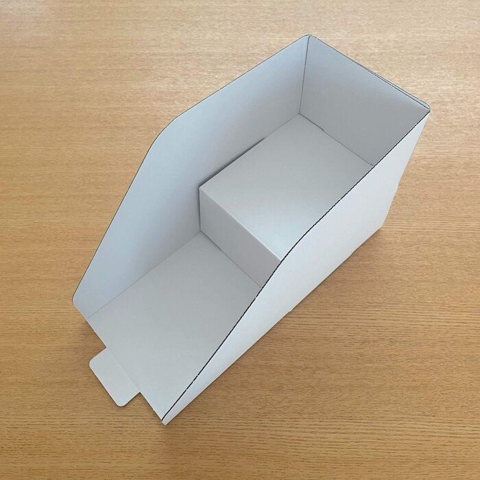 【ダイソー】増えるコミック本を2倍収納できるスタンドが便利！