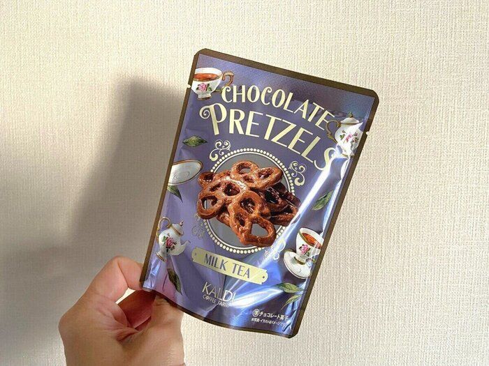 【カルディ】過去イチおいしい！濃厚ミルクティー味がたまらないくせになる味わいの新作お菓子とは