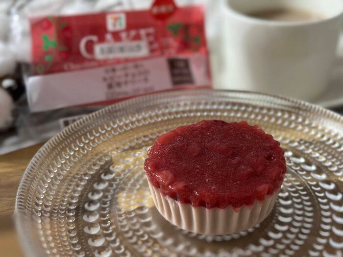 【セブン新商品】驚くほどずっしり濃厚！「甘酸っぱい苺とルビーチョコの濃厚テリーヌ」