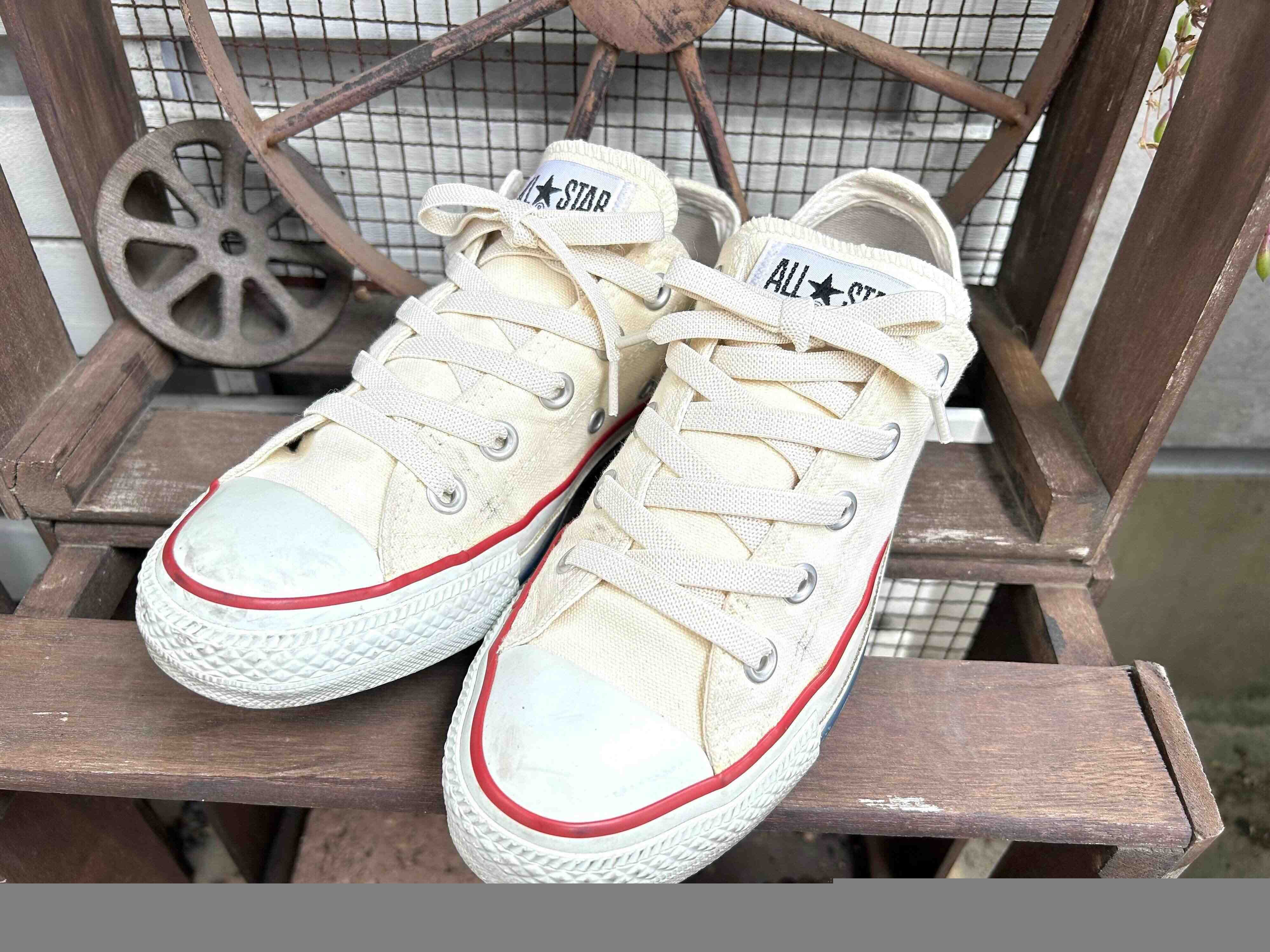 【セリア】たった100円でスニーカーのストレス解消！インドア派も思わず外に出たくなる定番アイテム