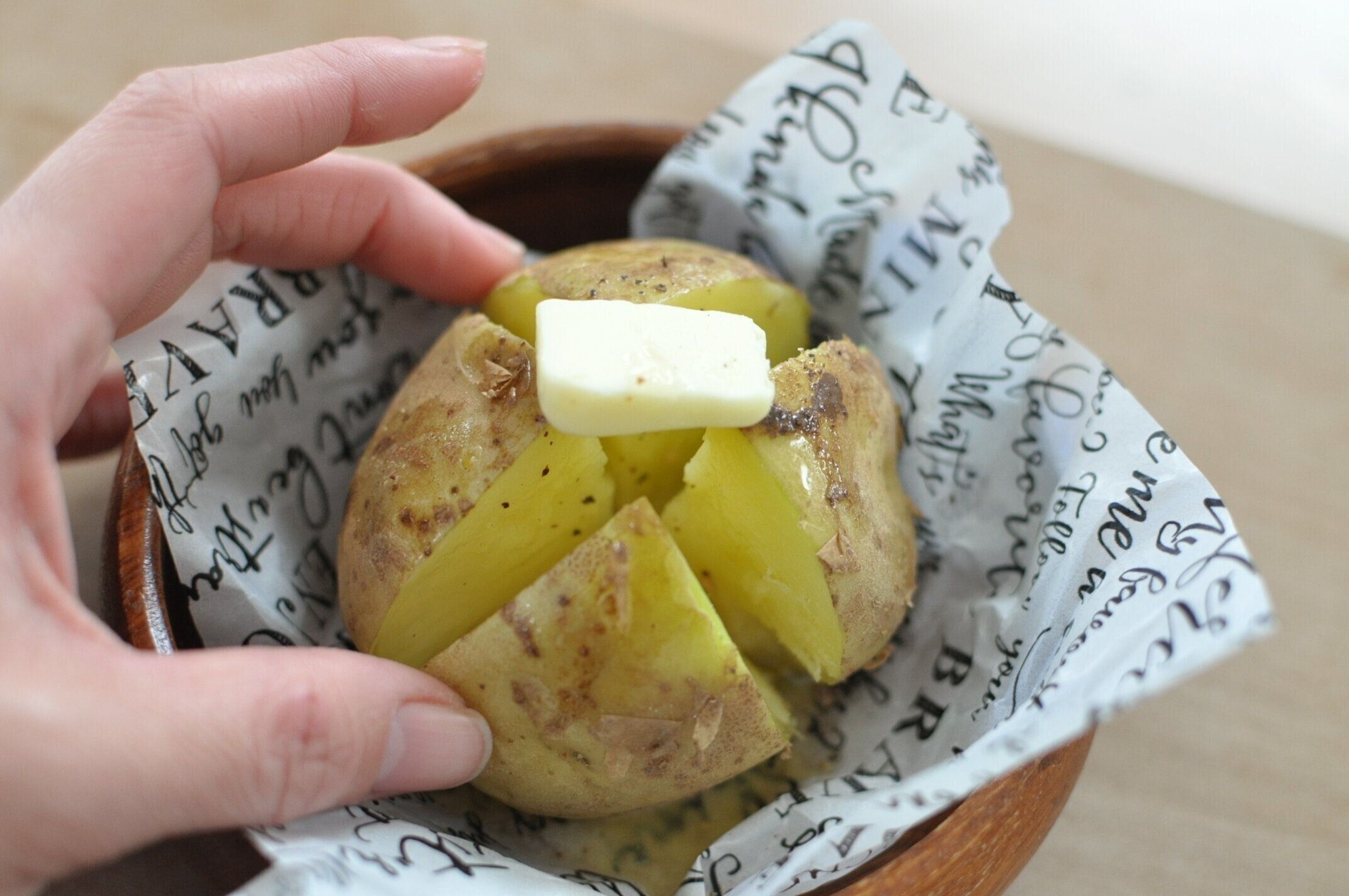 レンジ4分＆材料2つ【ホクホクじゃがバター】喜ばれる簡単おやつ＆おつまみレシピ