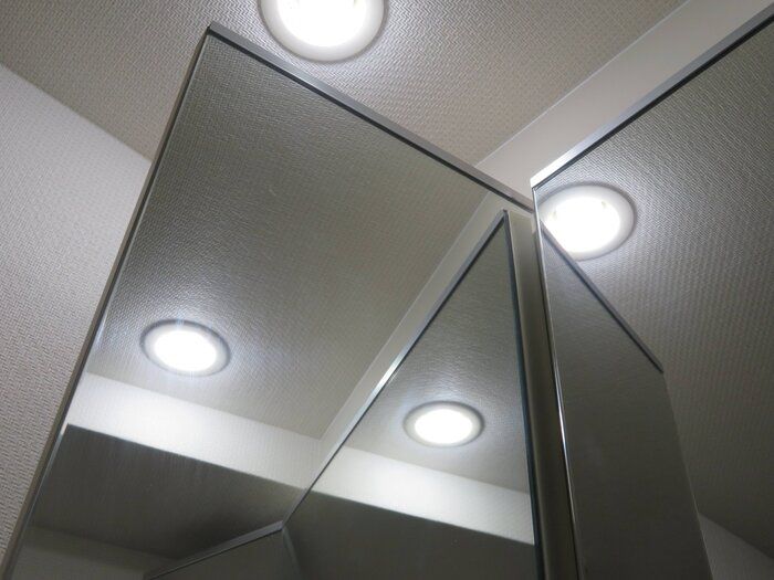 身だしなみは鏡から！このタイミングなら30秒でピカピカに