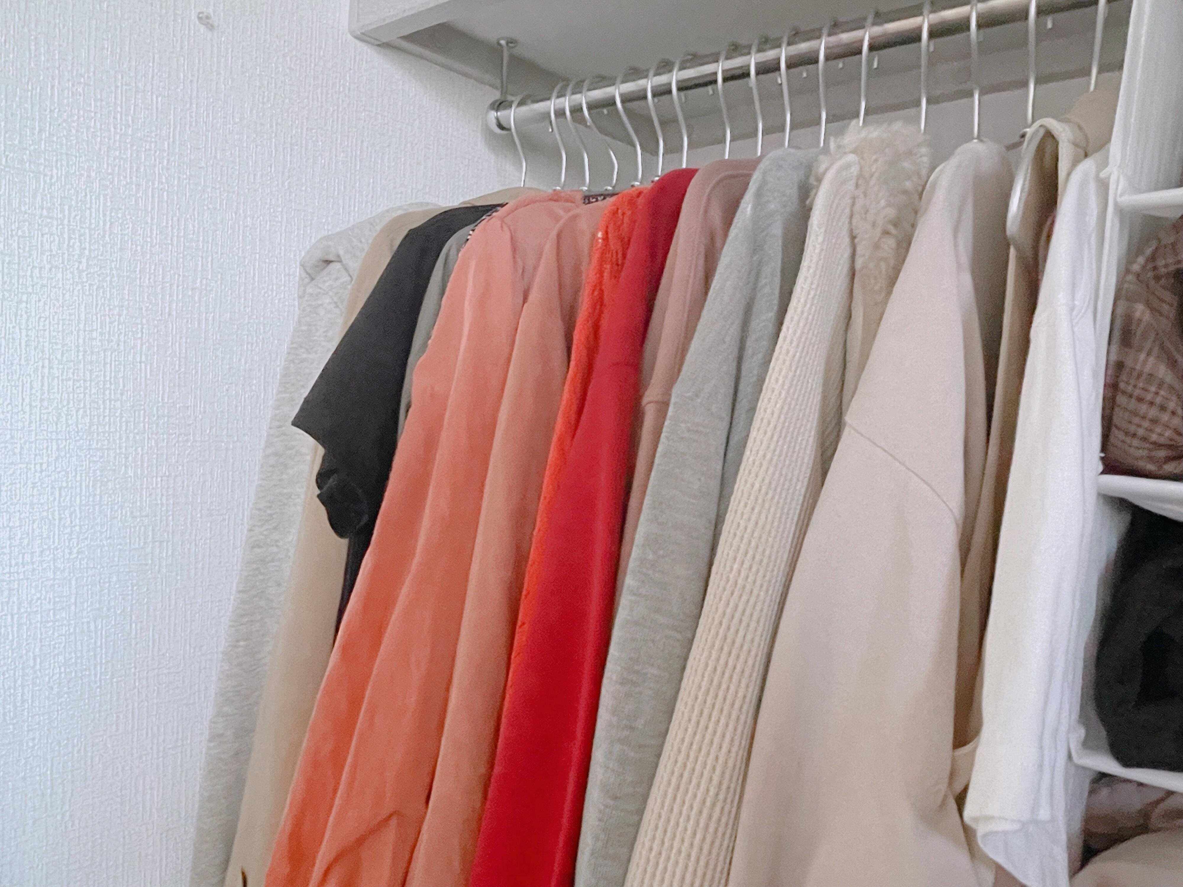 【衣替えシーズン】年間30着で過ごすシンプリストが迷わず捨てる服5選