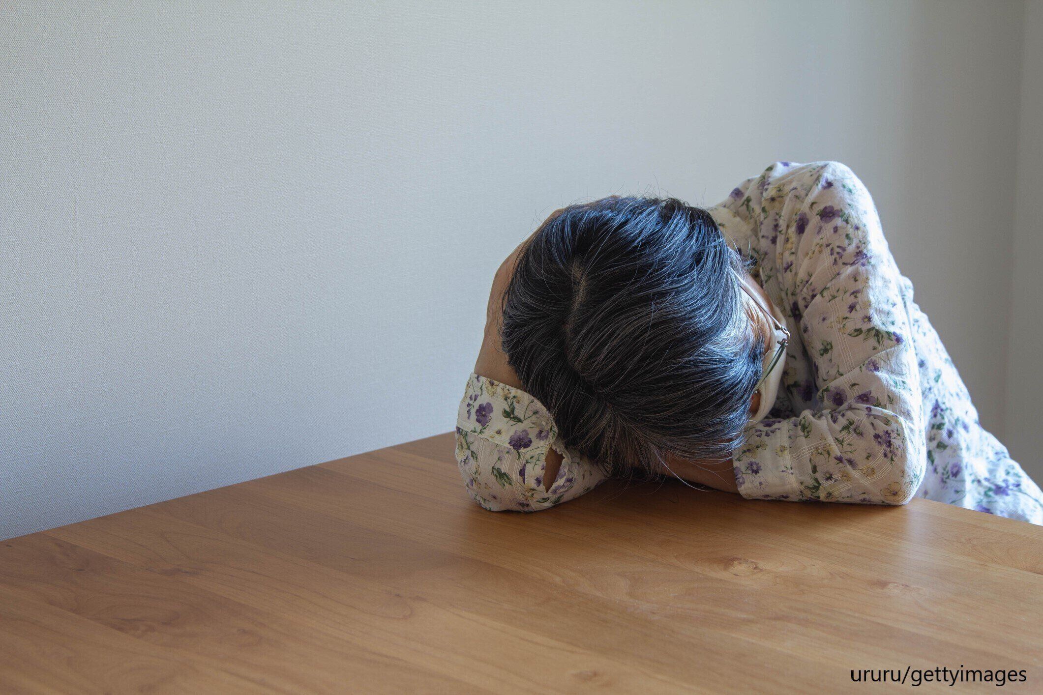 首が頭を支えられない！？起き上がれないほどの痛みの驚きの原因と解決方法とは。