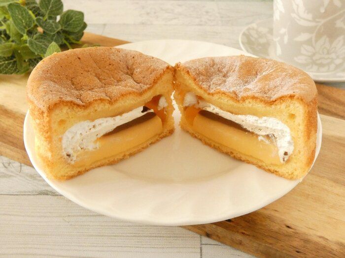 【ファミマ】プリンをパクッと丸かじり！「パンケーキにプリン入れちゃいました！」はリピ決定の贅沢スイーツ