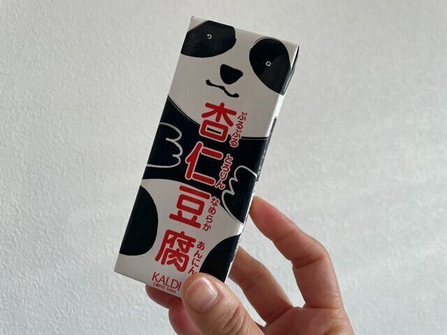 行くと必ず買う！いくつでもストックしたい！ぷるぷる食感とミルキーな甘さが魅力なカルディの「パンダ杏仁豆腐」