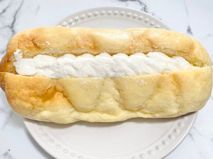 【ファミマ】食べやすさが話題！さくふわ食感&クリームたっぷりでこれはスイーツでしょ！