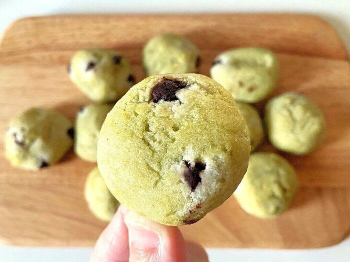 【ロピア】「抹茶×チョコ」がおいしい！魅惑の一口もっちりパン