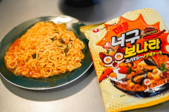 辛いけど旨い！韓国インスタント麺ノグリのカルボナーラ♪