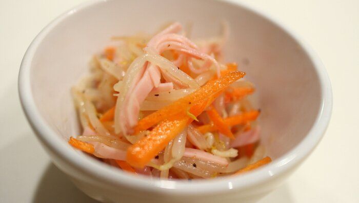 何ともやしが主役級に？！野菜がもりもり食べれちゃう「もやしナムル」