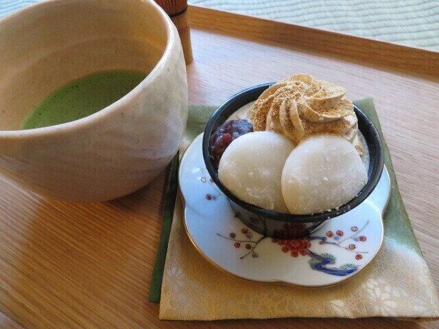 【ファミマ】老舗和菓子店コラボ！黒みつの香りがたまらない絶品パフェ