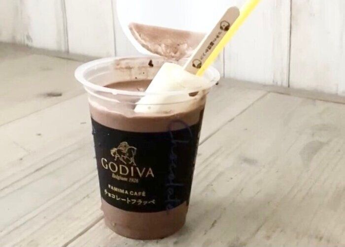 あのGODIVAが期間限定で味わえるファミフラッペが最高に美味しい