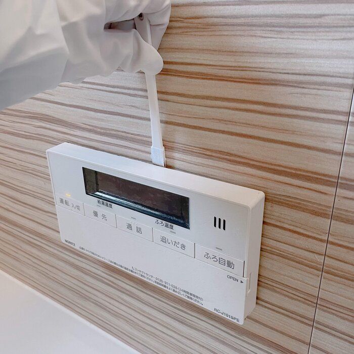 【ダイソー】この隙間じつは汚れていた！隙間掃除の救世主「隙間スティック」で掃除したら衝撃だった