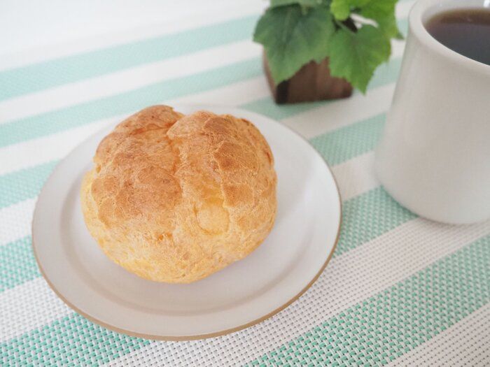 【ミニストップ】飽きないおいしさあり！2層仕立ての濃厚カスタードシュークリームは中身たっぷり！