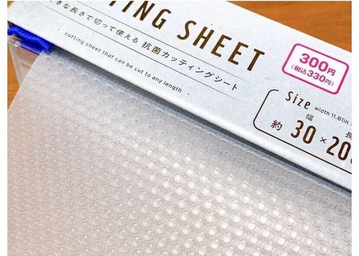 【ダイソー】面倒なまな板のお手入れが時短に！一度使ったら手放せない「まな板シート」