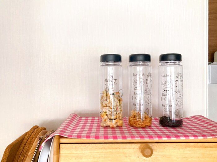 【100均】水筒としてだけ使うのはもったいない！ウォーターボトルを収納に使いたい３つの魅力とは。