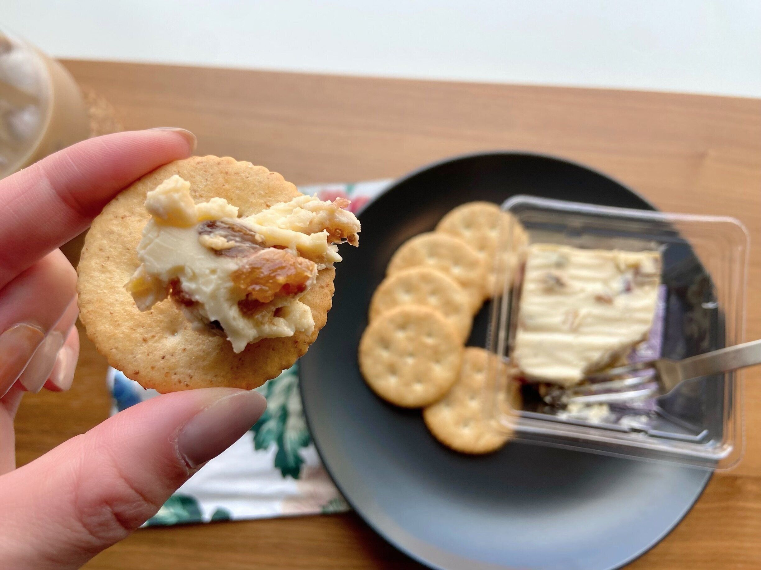 【成城石井】4種ドライフルーツのクリームチーズ がフルーツたっぷりで美味しすぎ