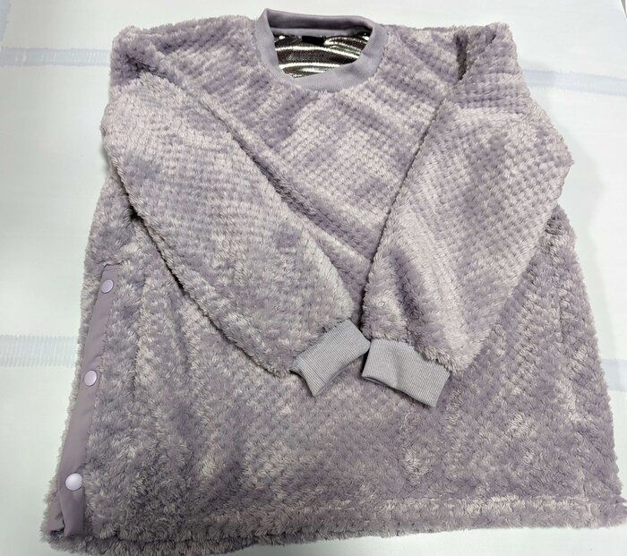 【ワークマン】パンツにもスカートにも合わせやすくで着心地最高な「レディースダイヤフリースプルオーバー」